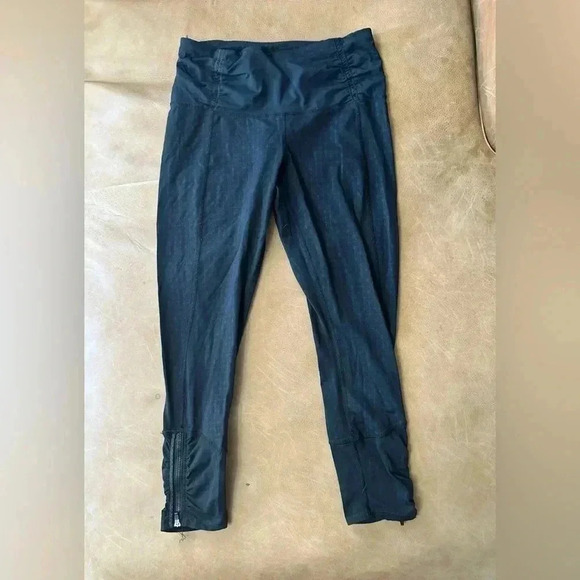 lululemon athletica Pants - Lululemon Black Print Leggings Scrunched With Zippers Size 6
